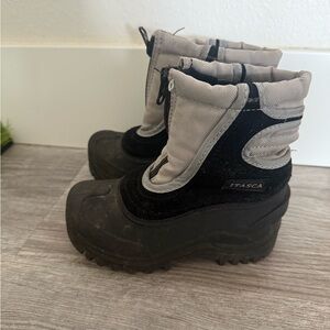 Itasca Kids' Black and Gray Snow Boots